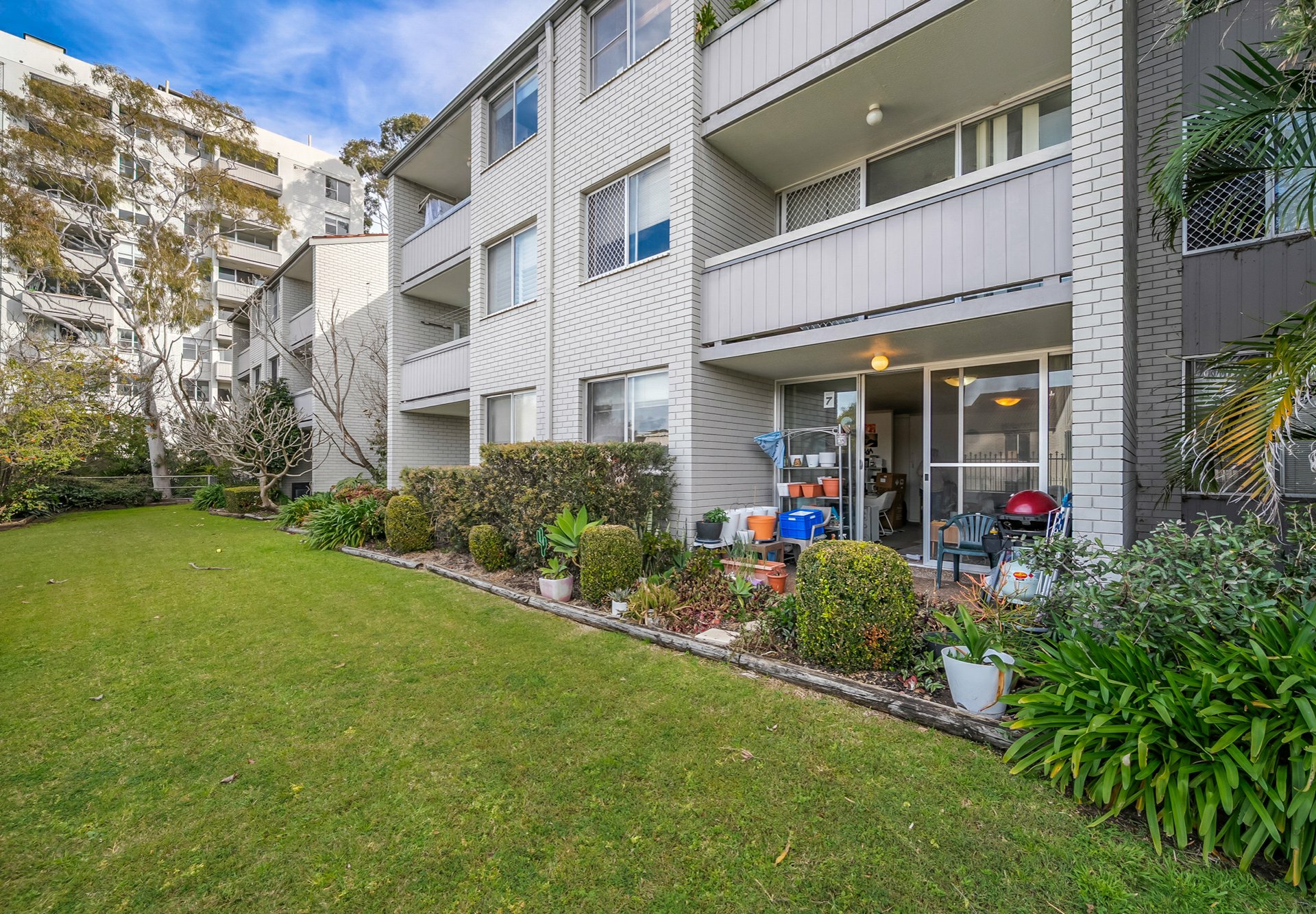 7B/5-29 Wandella Road — photo 2 of 9