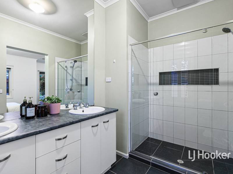 16 Baltimore Drive, POINT COOK