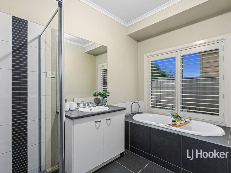 16 Baltimore Drive, POINT COOK