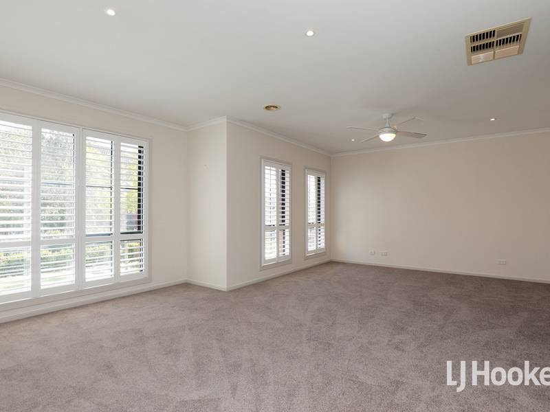 11 Cowan Parkway, POINT COOK