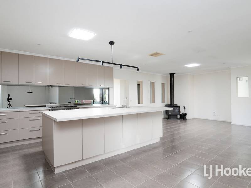 11 Cowan Parkway, POINT COOK