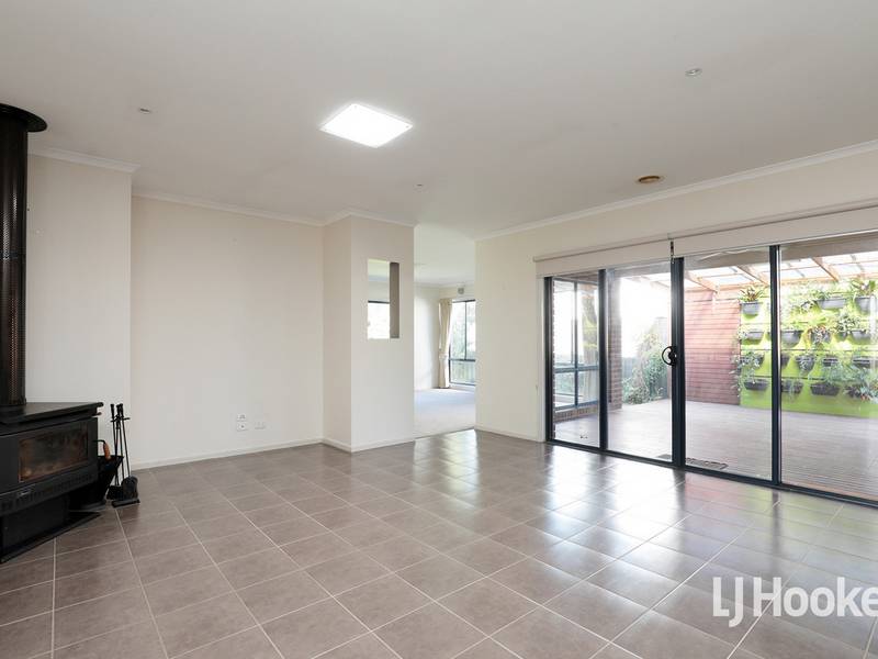 11 Cowan Parkway, POINT COOK