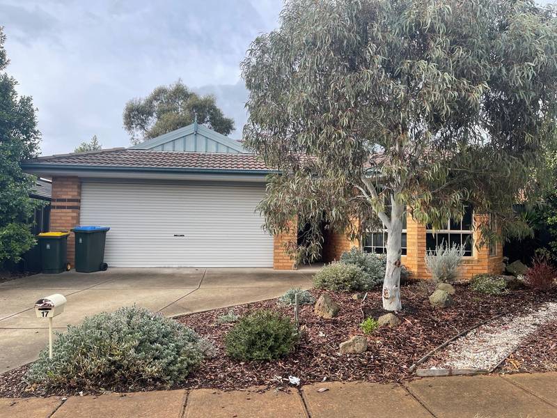 17 Whitlam Green, POINT COOK