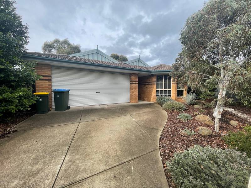 17 Whitlam Green, POINT COOK