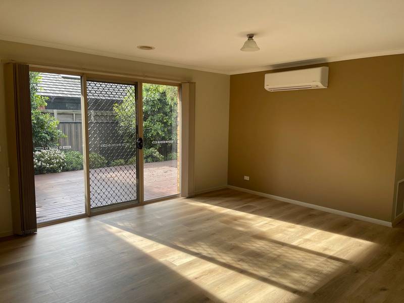 17 Whitlam Green, POINT COOK