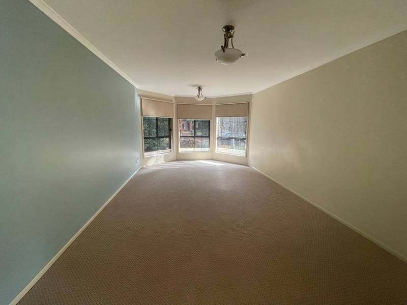 17 Whitlam Green, POINT COOK