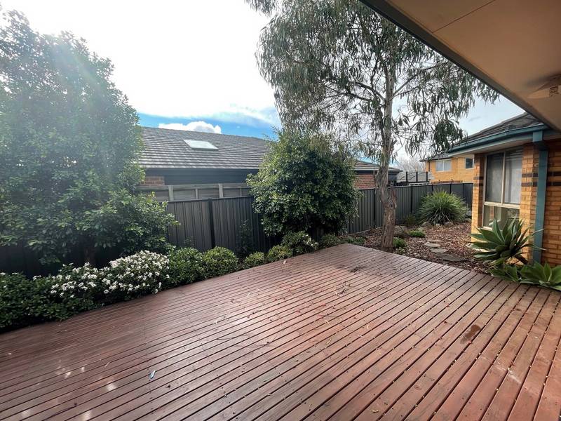 17 Whitlam Green, POINT COOK