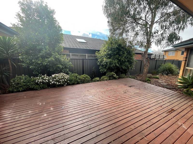 17 Whitlam Green, POINT COOK