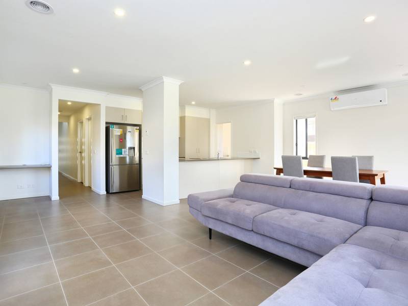 87 Evesham Drive., POINT COOK