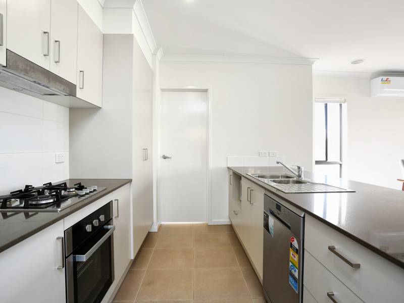 87 Evesham Drive., POINT COOK