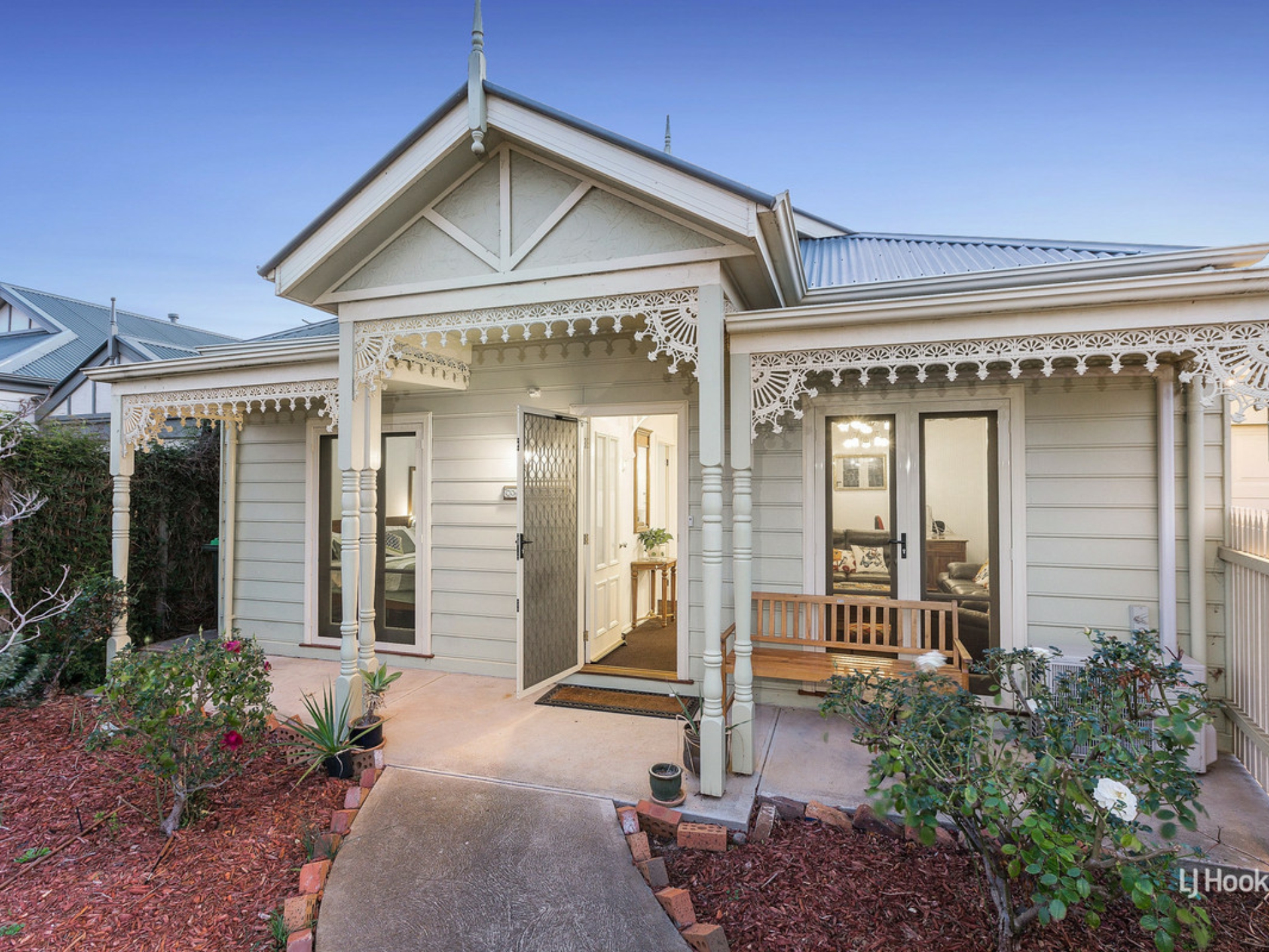 34 Sumner Crescent, POINT COOK