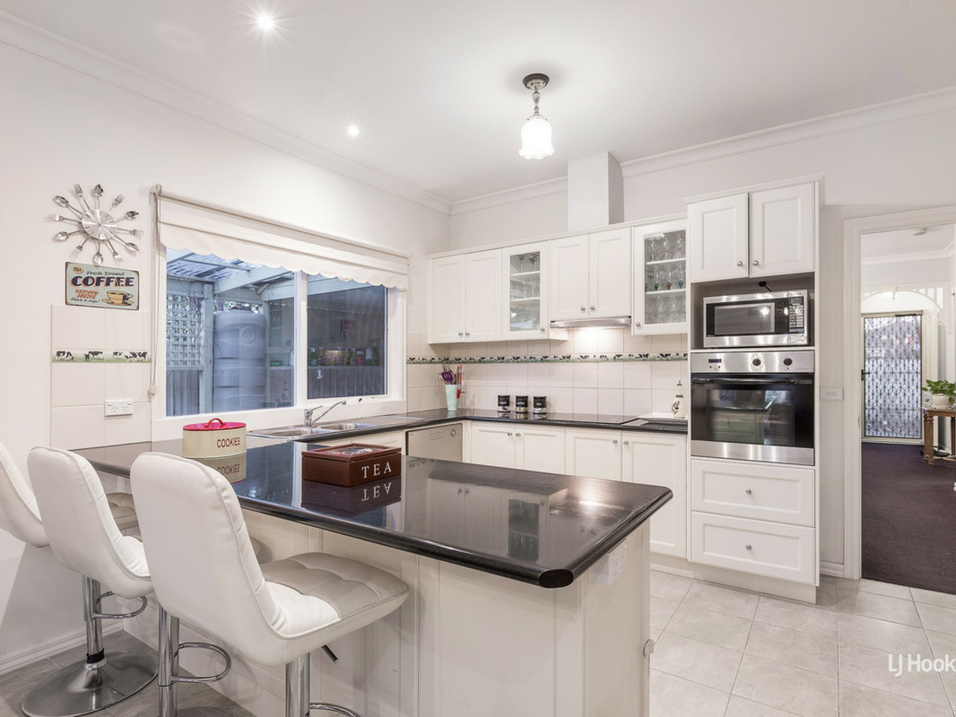 34 Sumner Crescent, POINT COOK