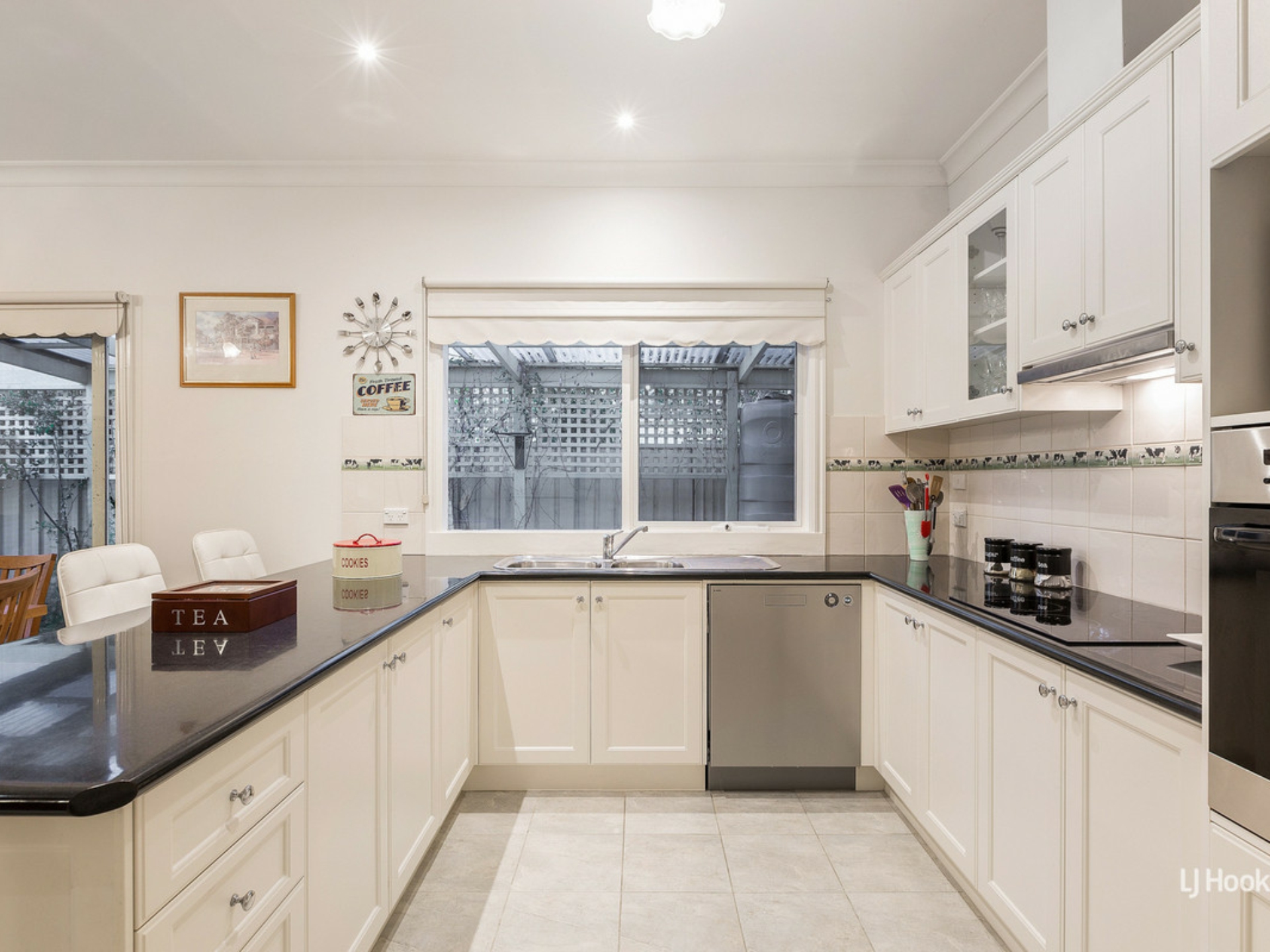 34 Sumner Crescent, POINT COOK