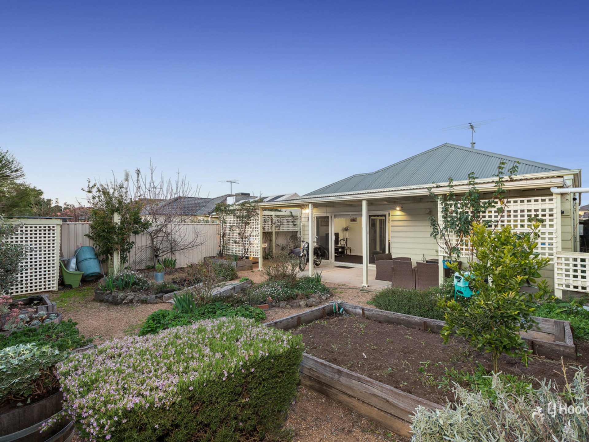 34 Sumner Crescent, POINT COOK