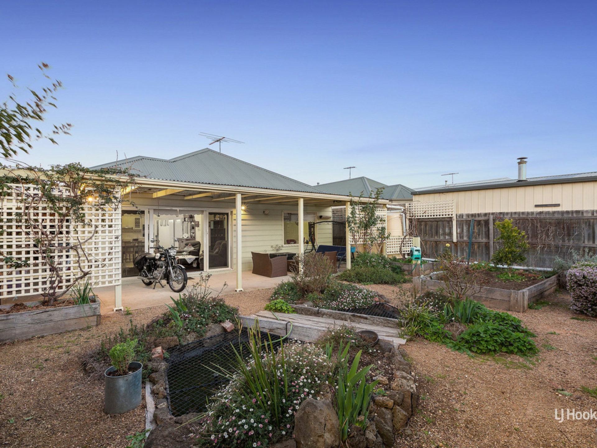 34 Sumner Crescent, POINT COOK