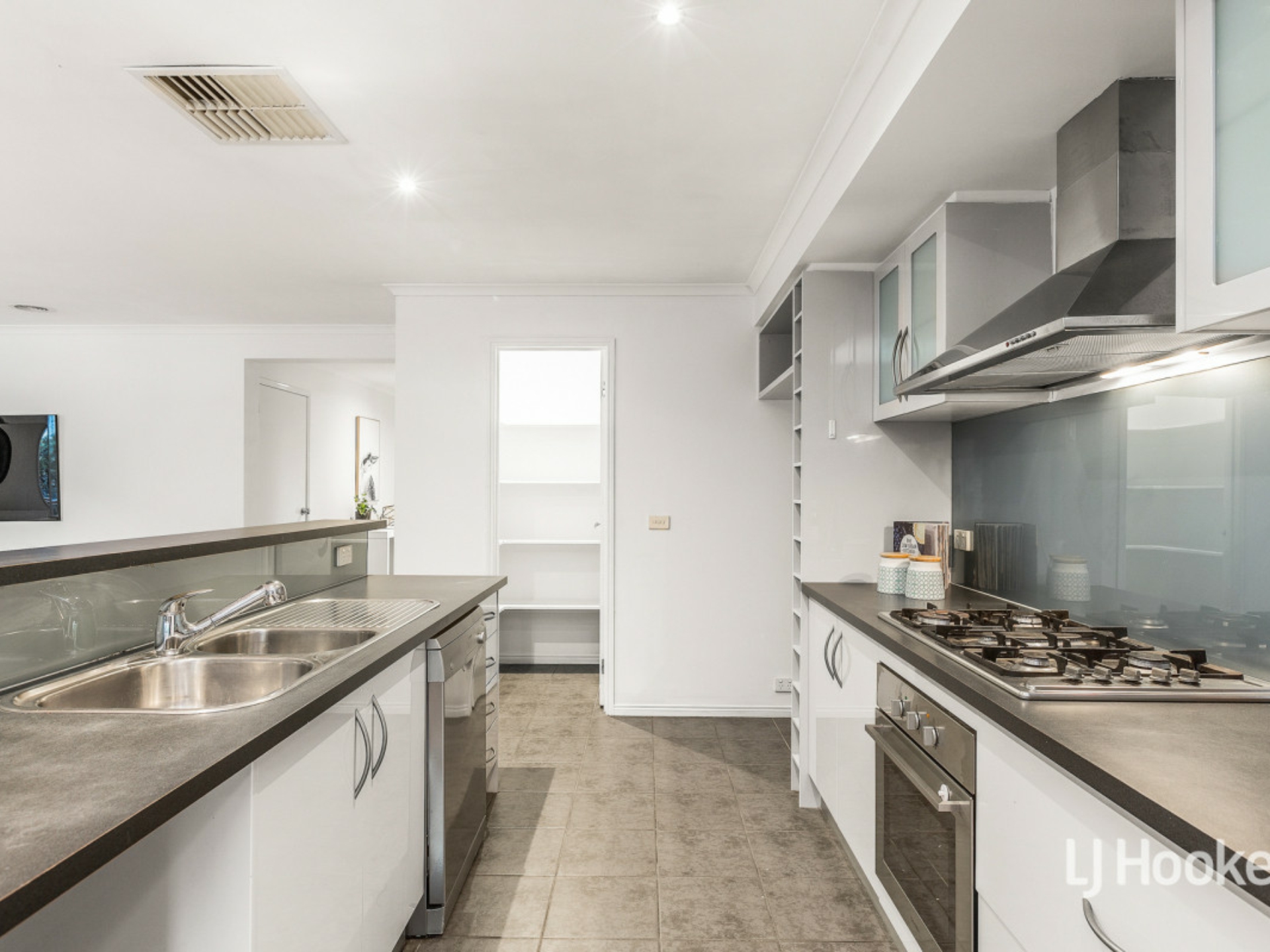 28 Menzies Avenue, POINT COOK