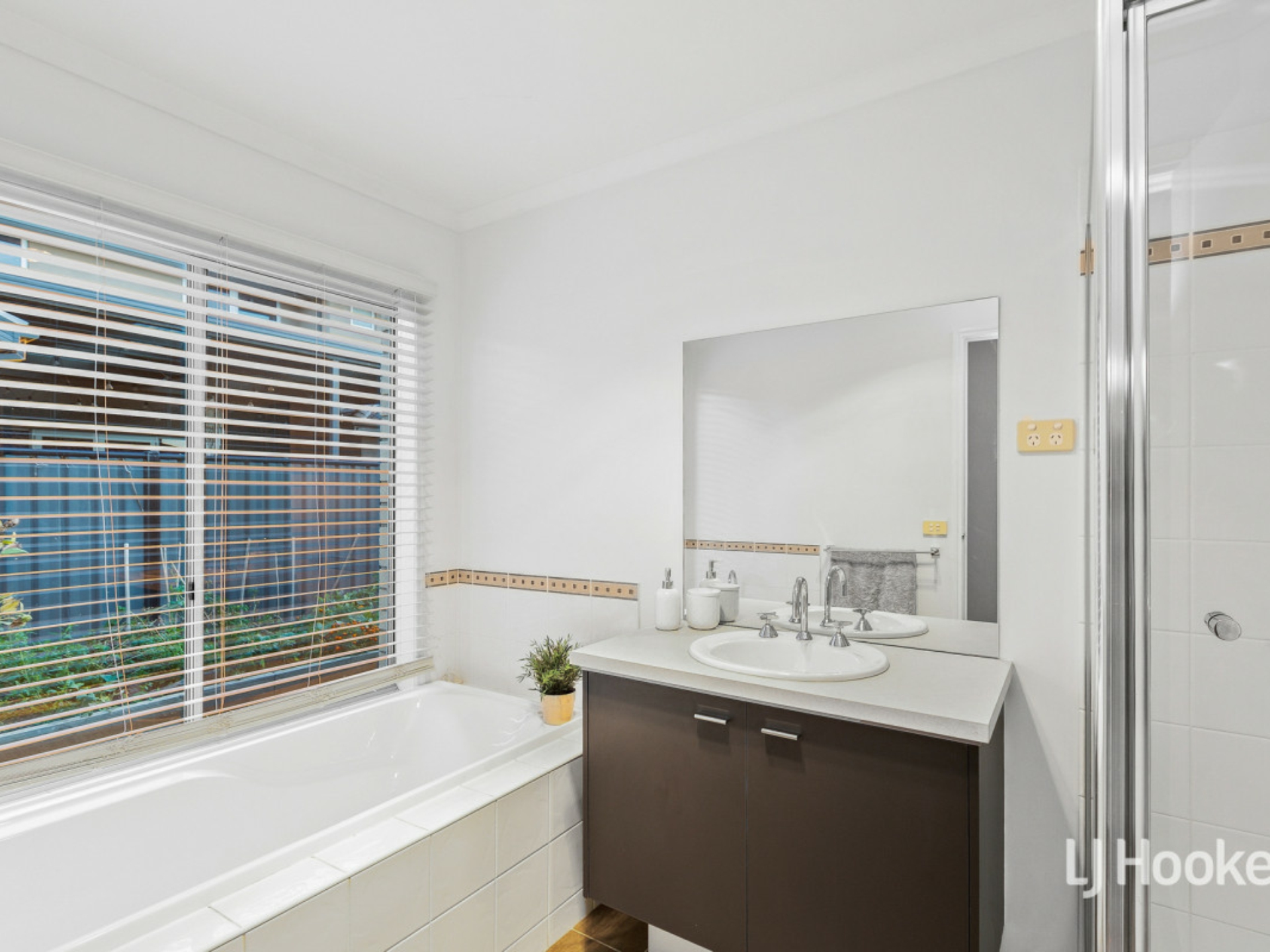 28 Menzies Avenue, POINT COOK