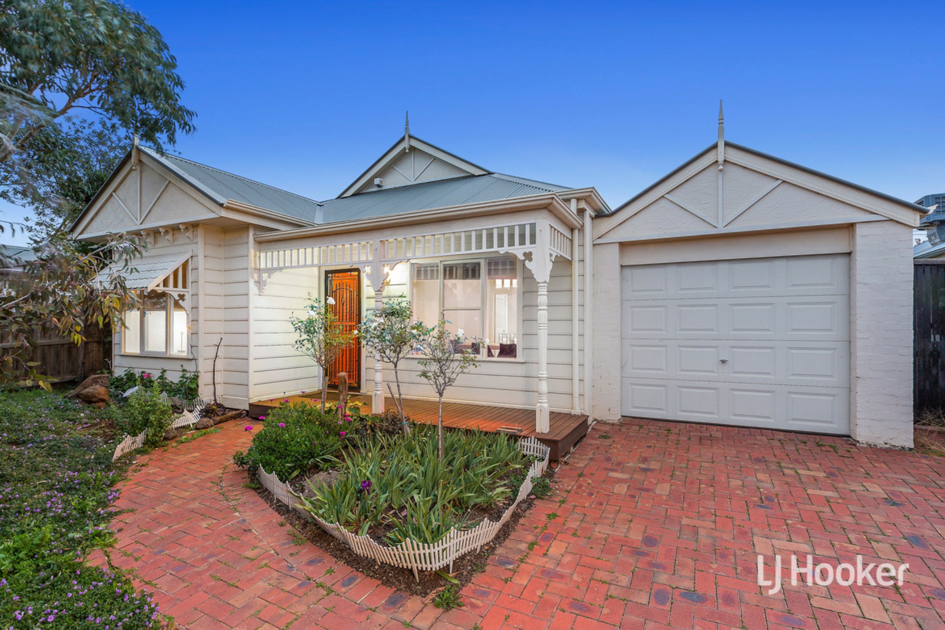 35 Dolphin Crescent Point Cook VIC