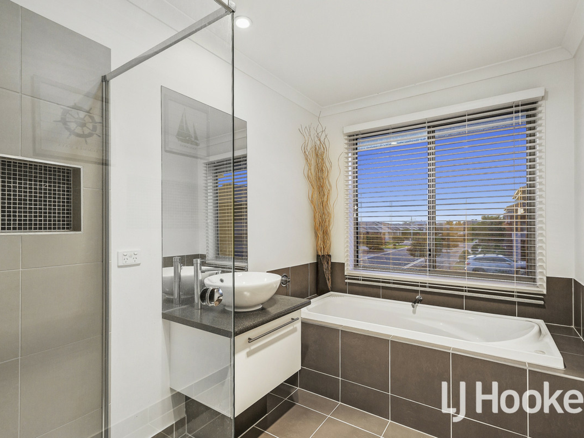 18 Silverbay Avenue, POINT COOK