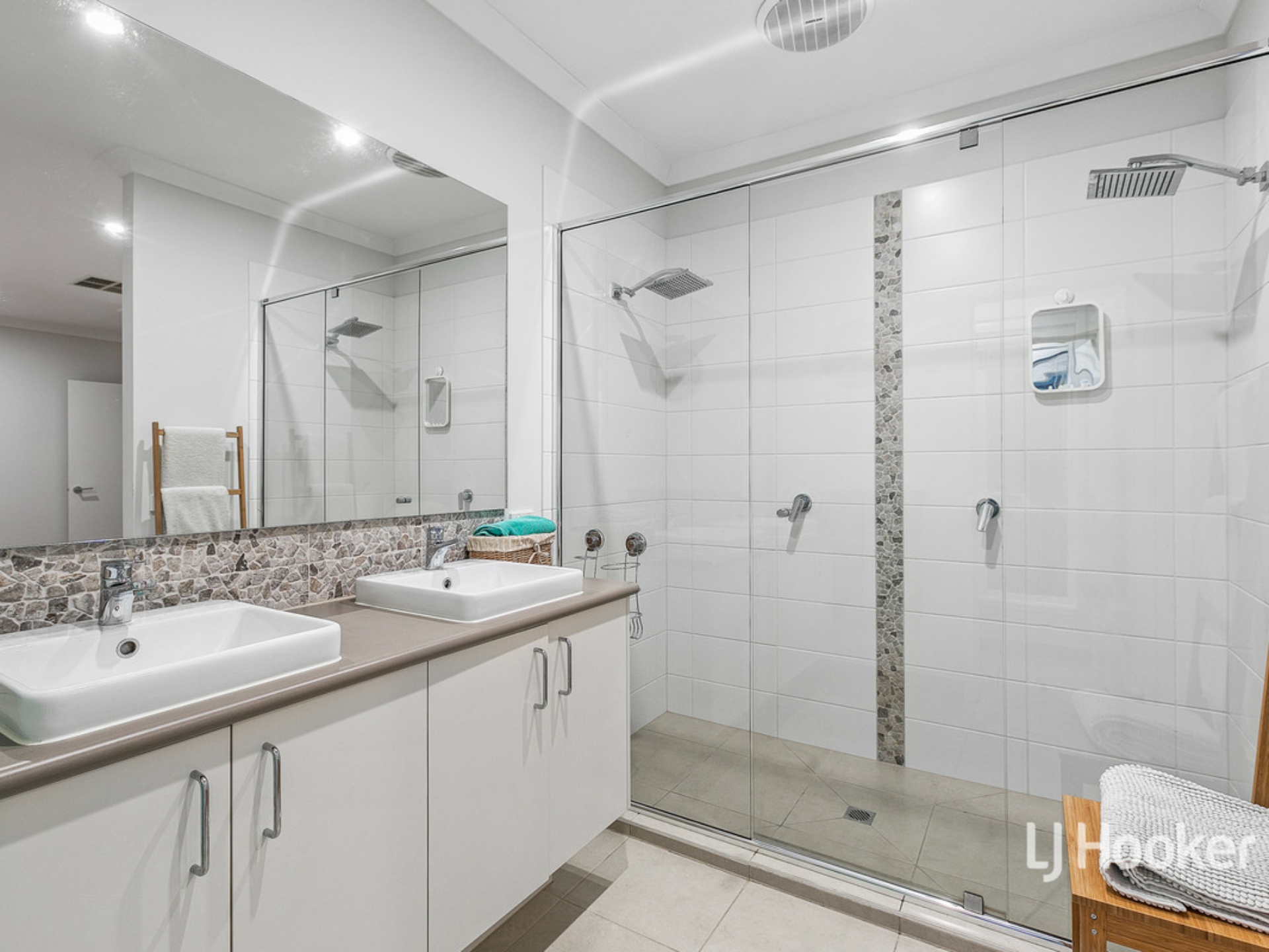 11 Jansar Street, POINT COOK