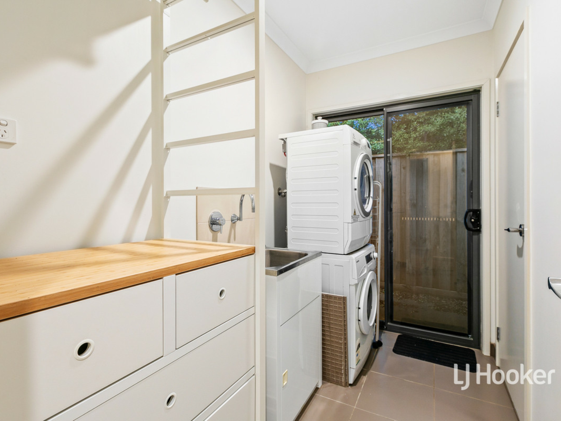 16 Urchin Way, POINT COOK