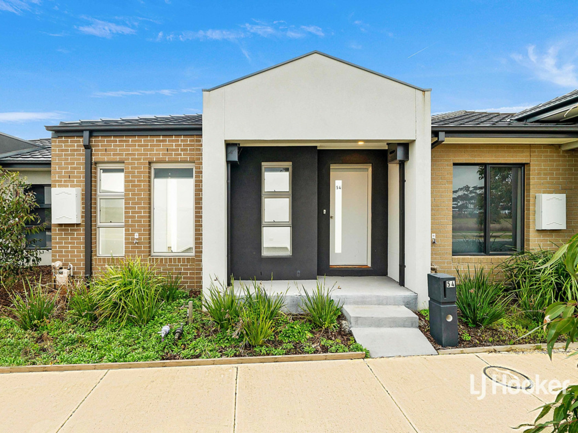 54 Cranberry Crescent, Manor Lakes
