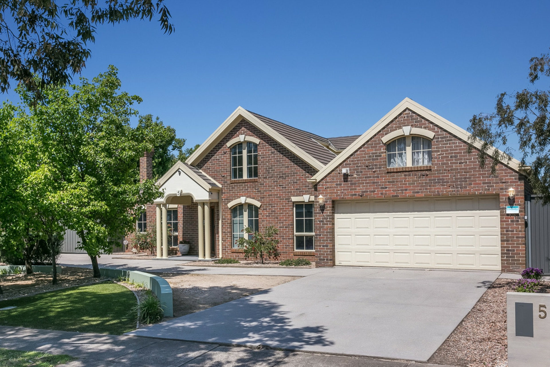 5 Manor Lakes Boulevard, MANOR LAKES