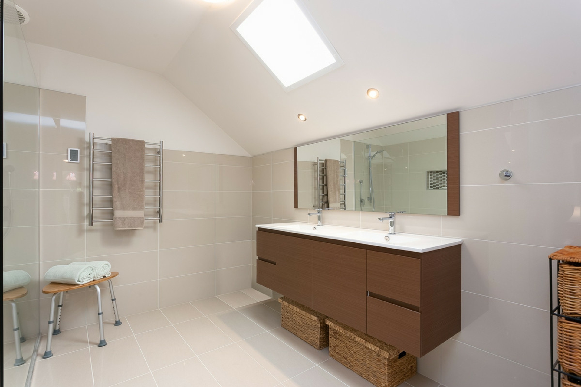 5 Manor Lakes Boulevard, MANOR LAKES