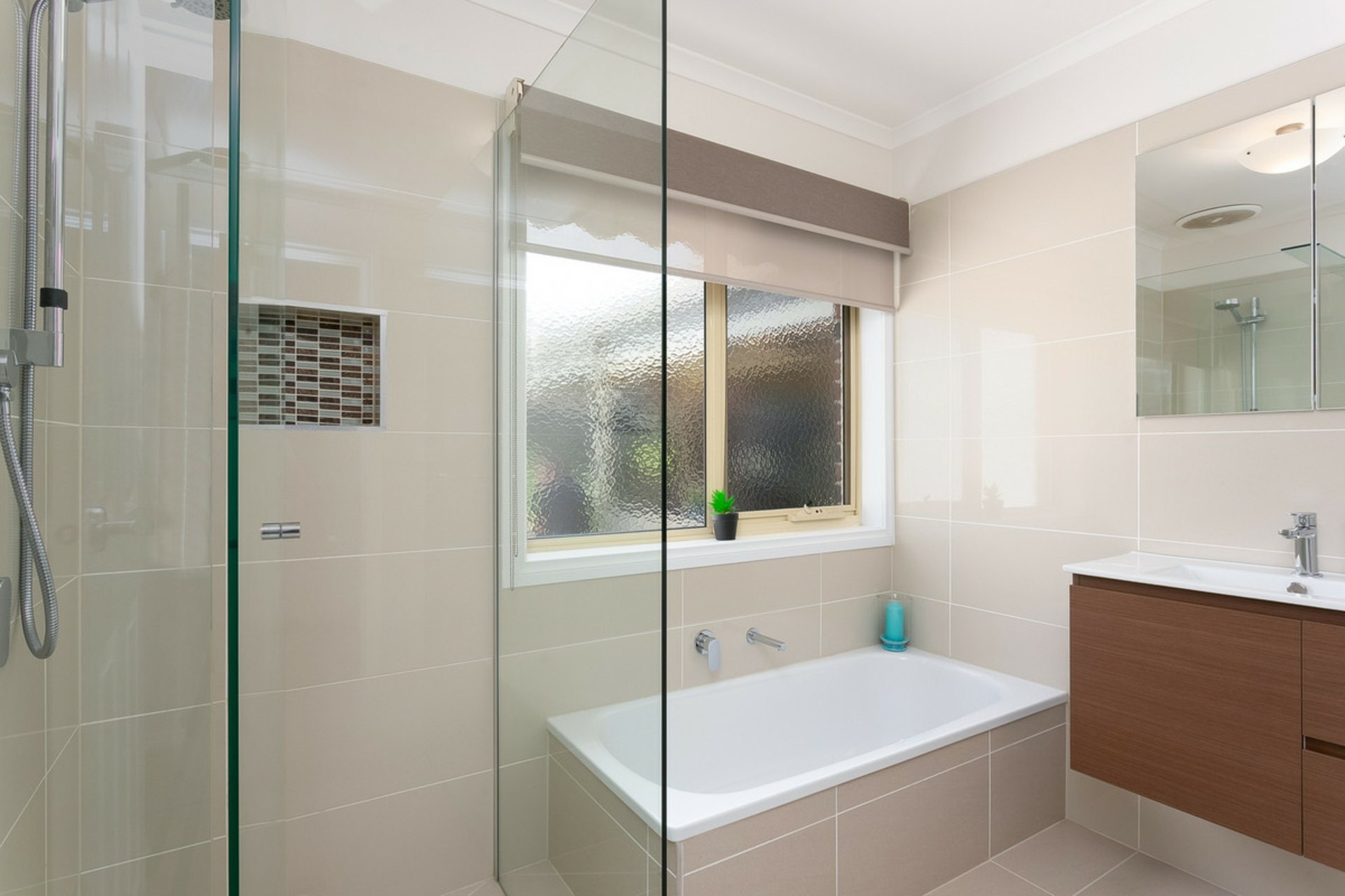 5 Manor Lakes Boulevard, MANOR LAKES