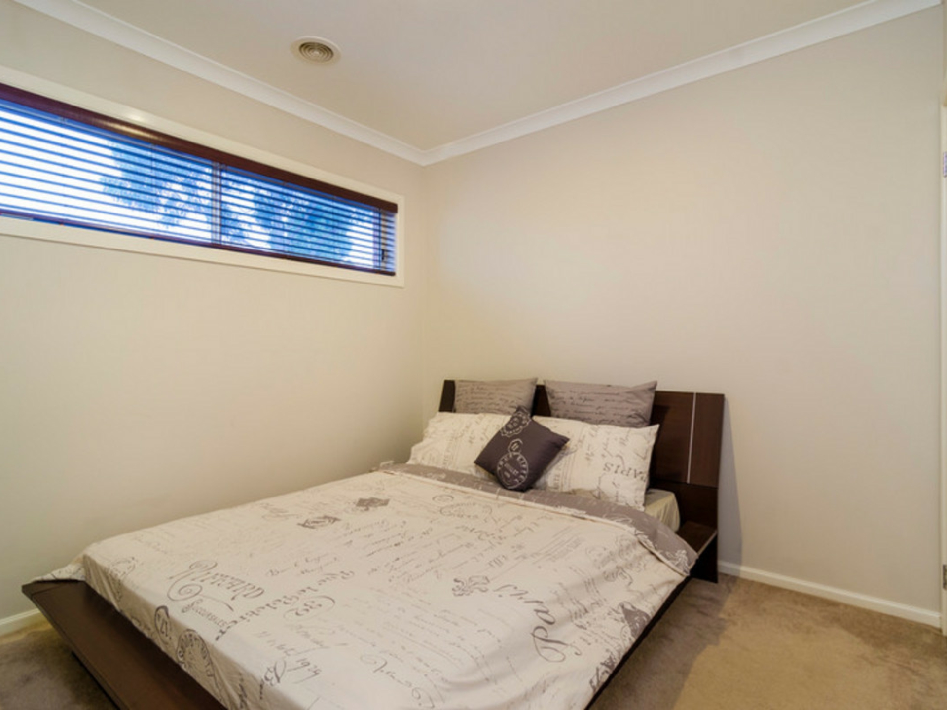 2 Villiers Drive, POINT COOK