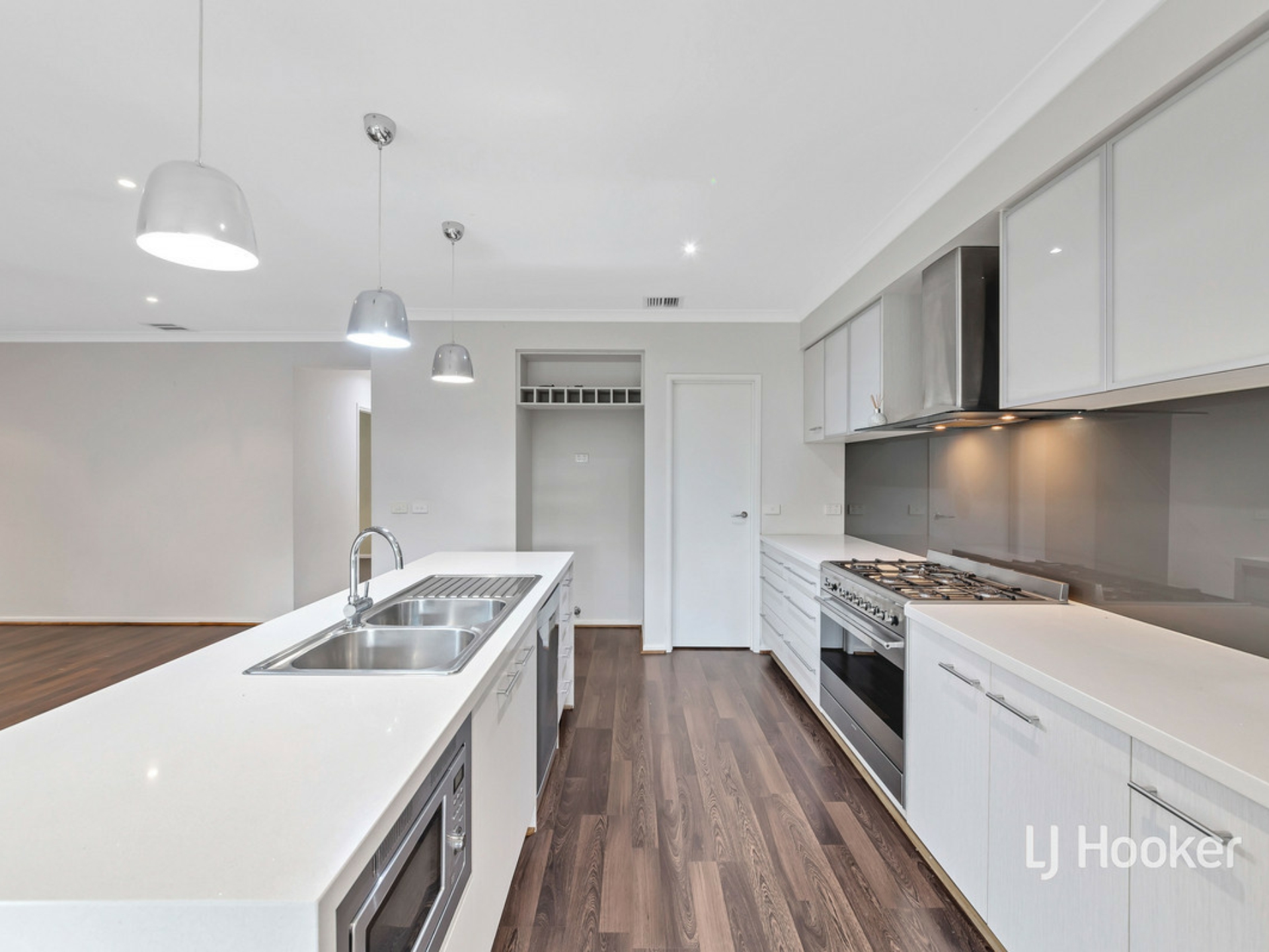 43 Stoneyfell Road, POINT COOK