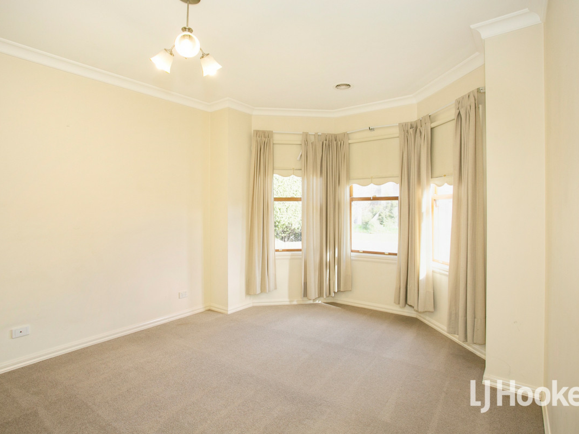 14 Creswick Drive, POINT COOK