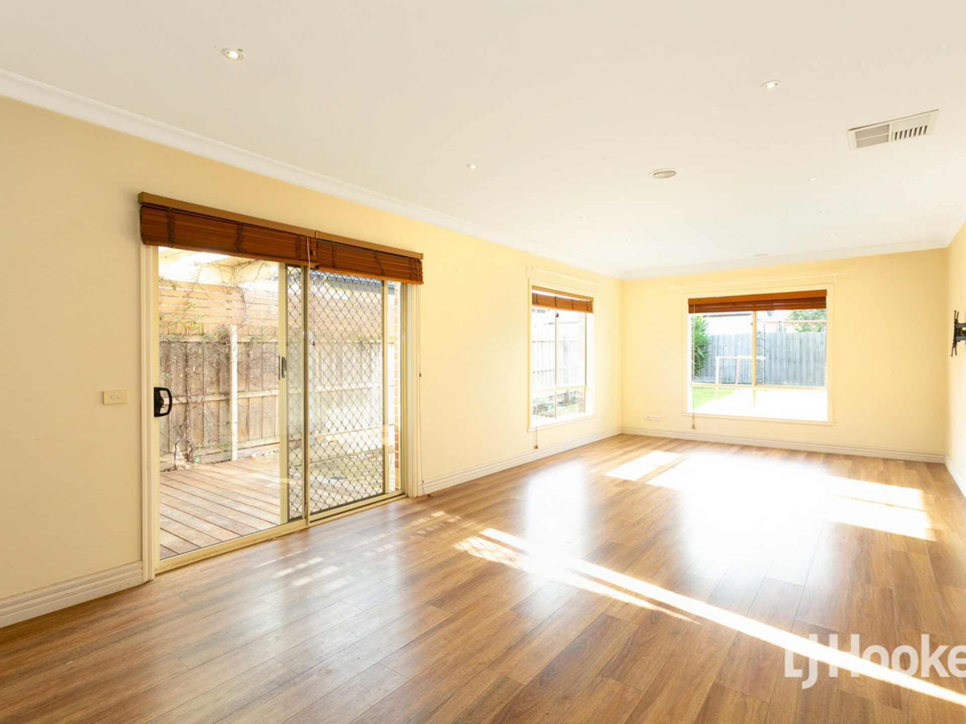 14 Creswick Drive, POINT COOK
