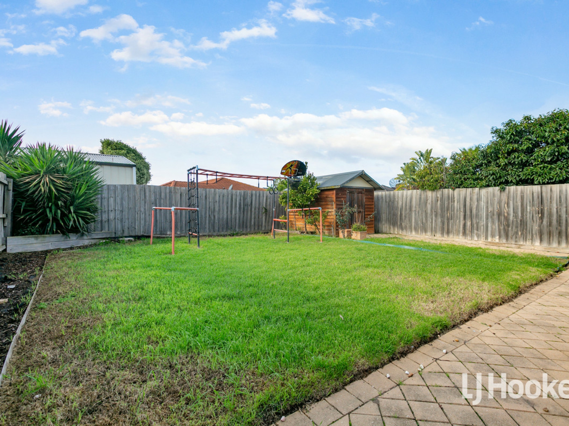 14 Creswick Drive, POINT COOK