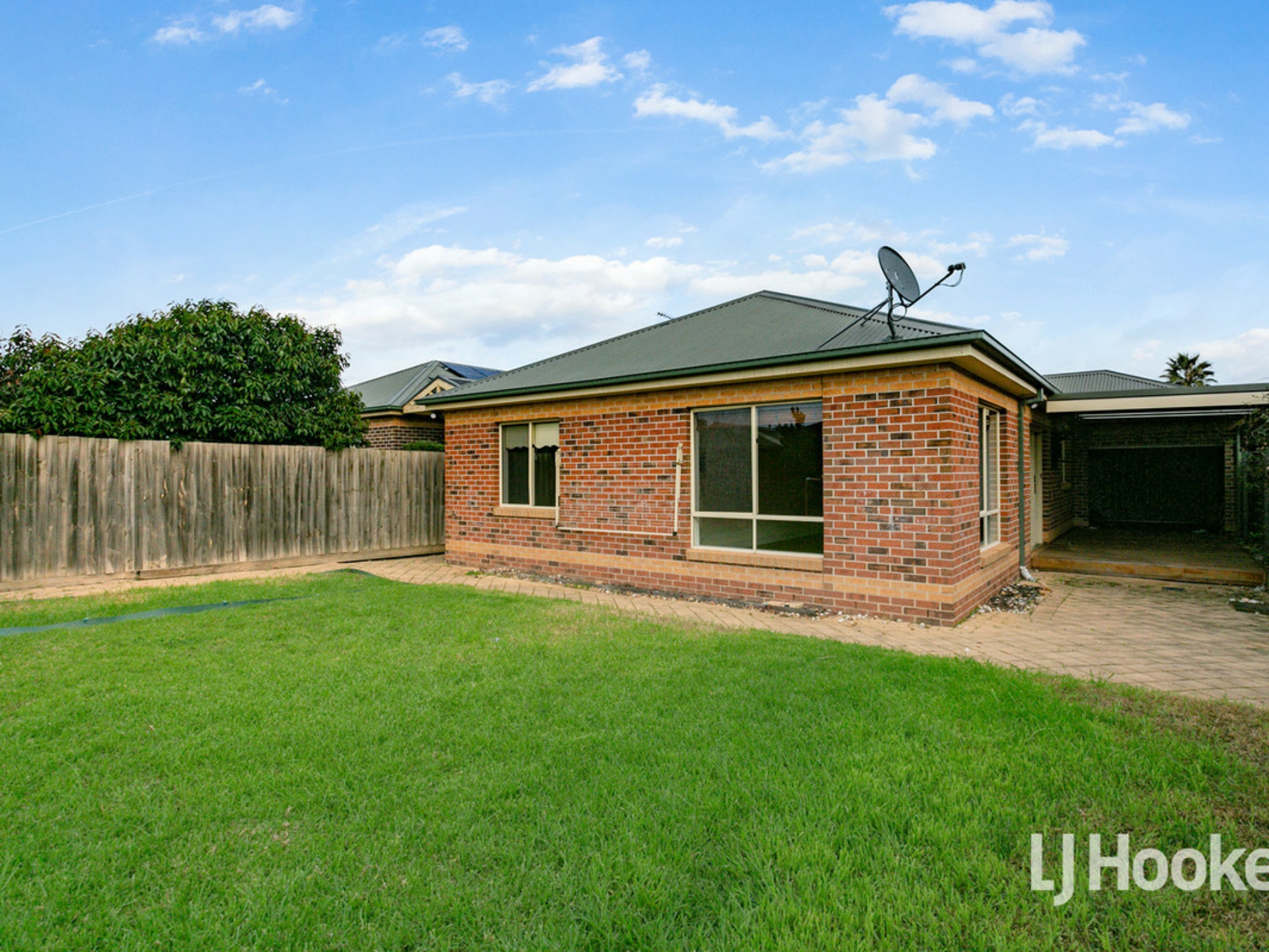 14 Creswick Drive, POINT COOK