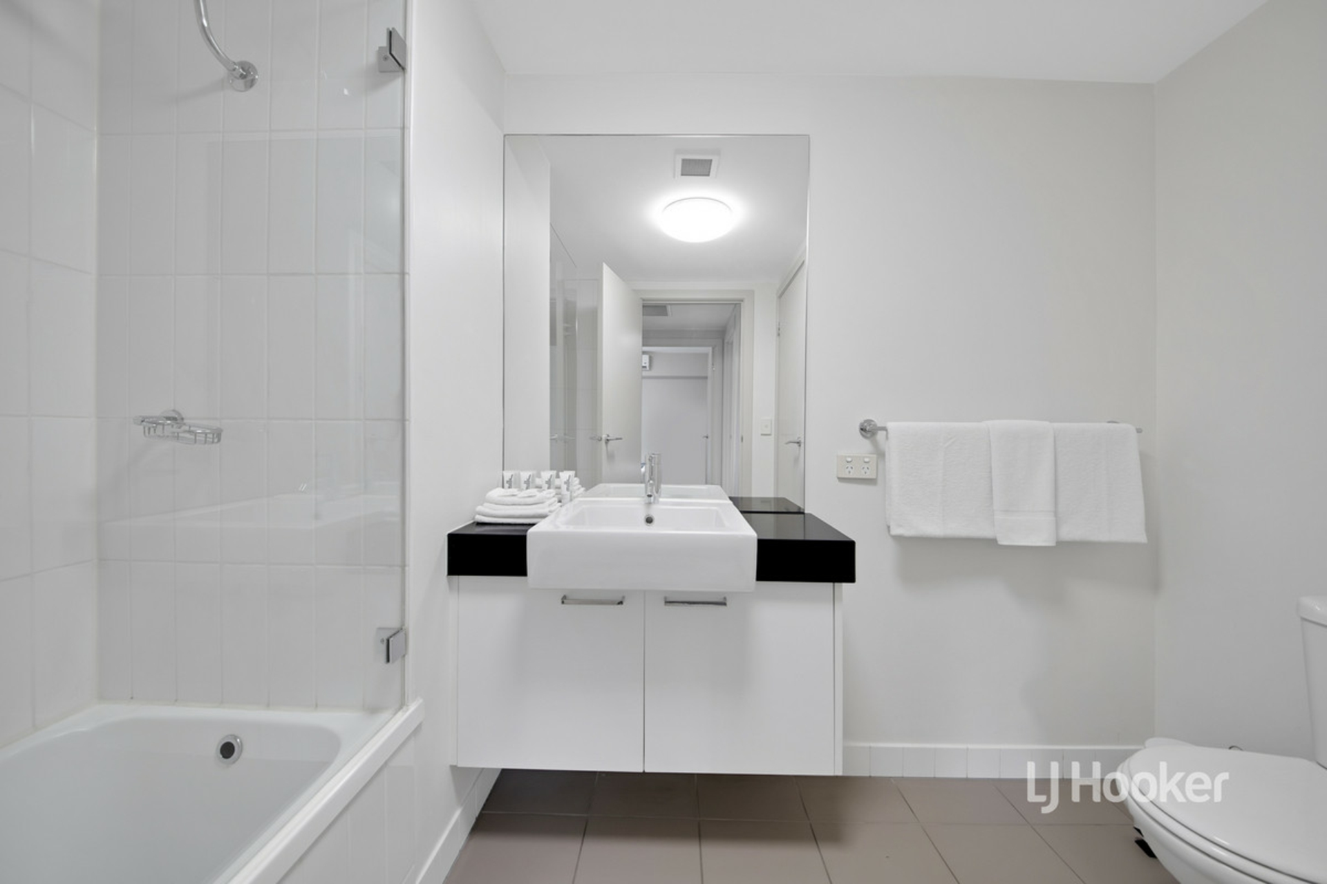 813/750 Bourke Street, DOCKLANDS