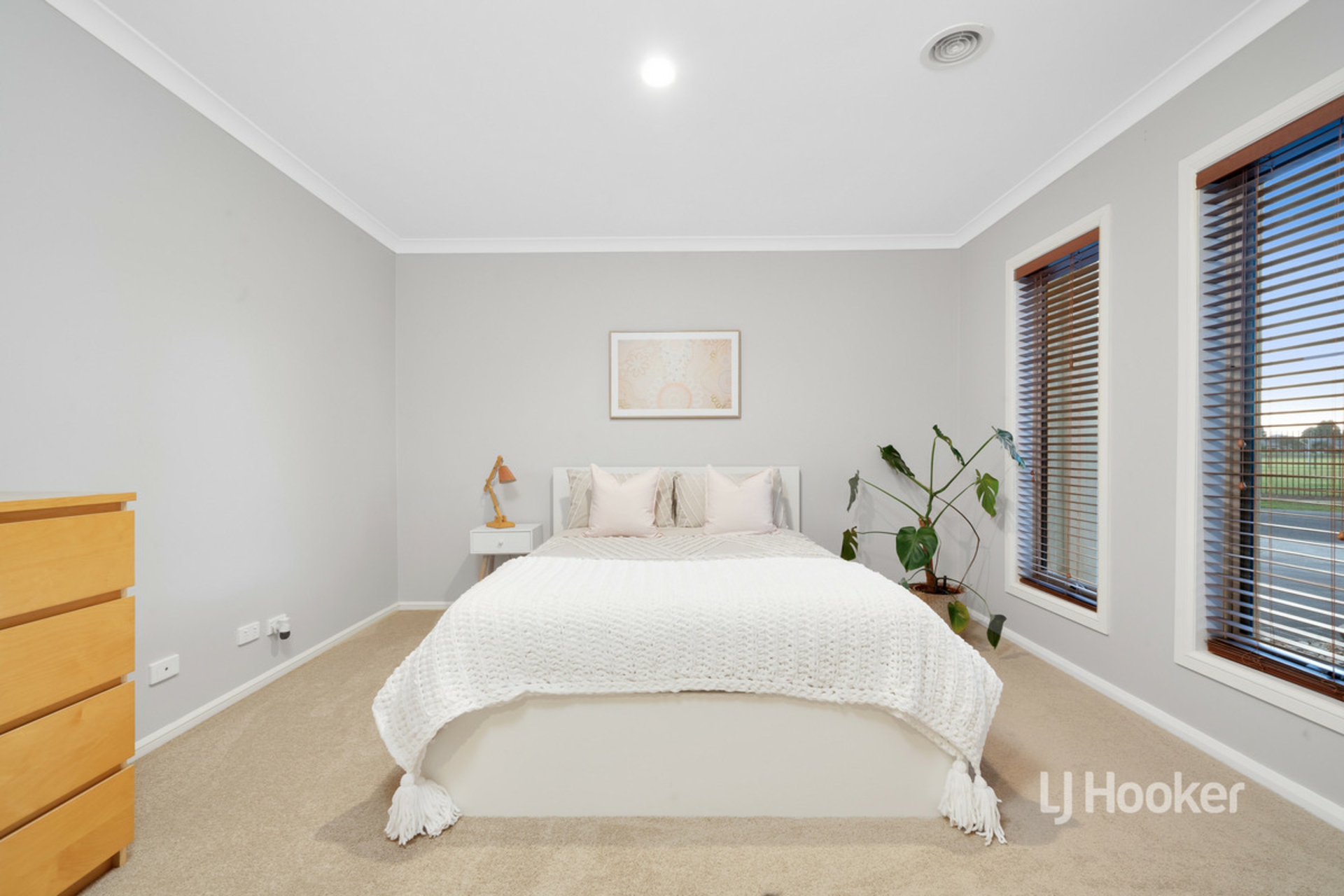 25 Peppertree Drive, POINT COOK