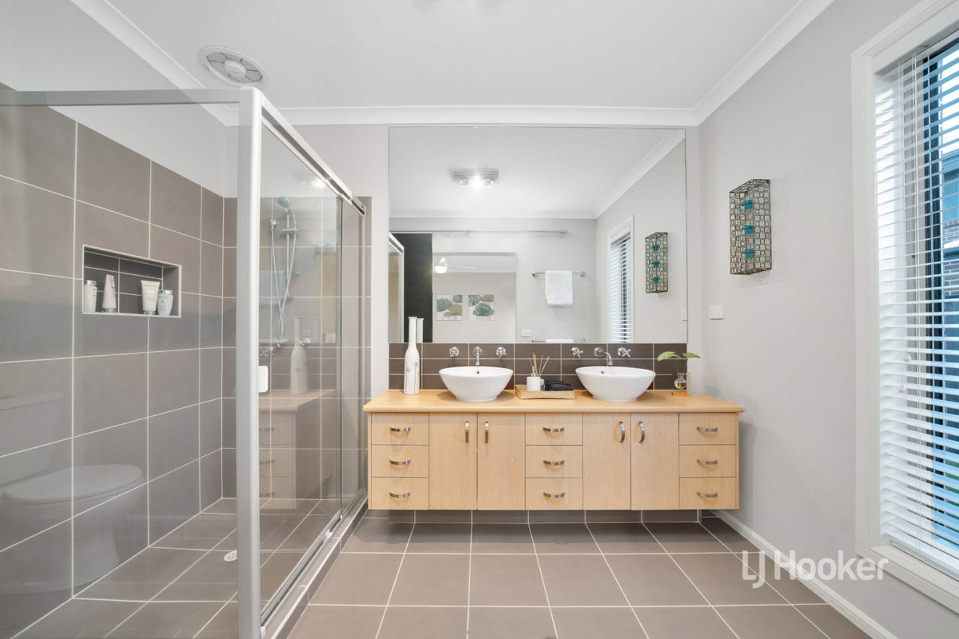 25 Peppertree Drive, POINT COOK