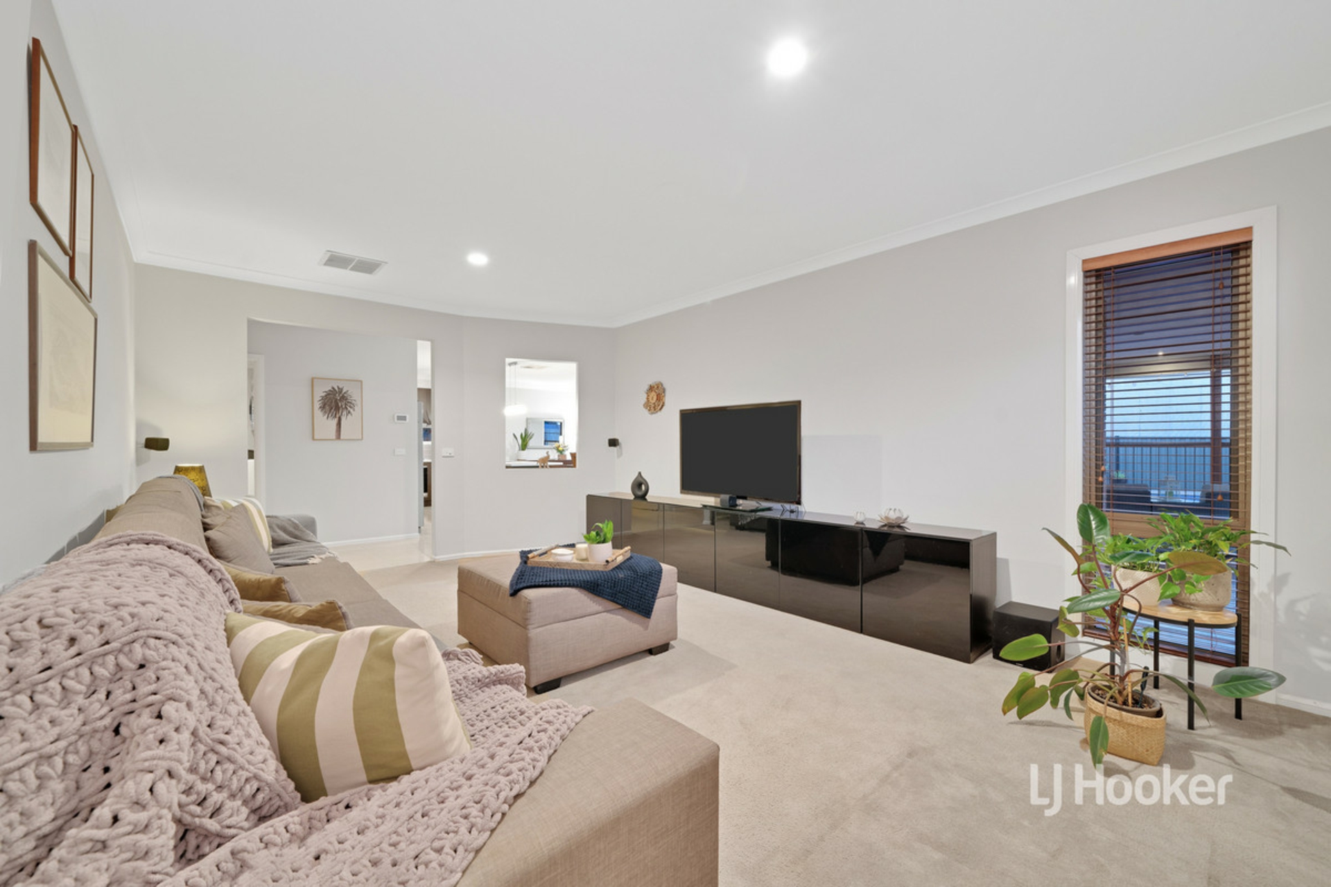 25 Peppertree Drive, POINT COOK