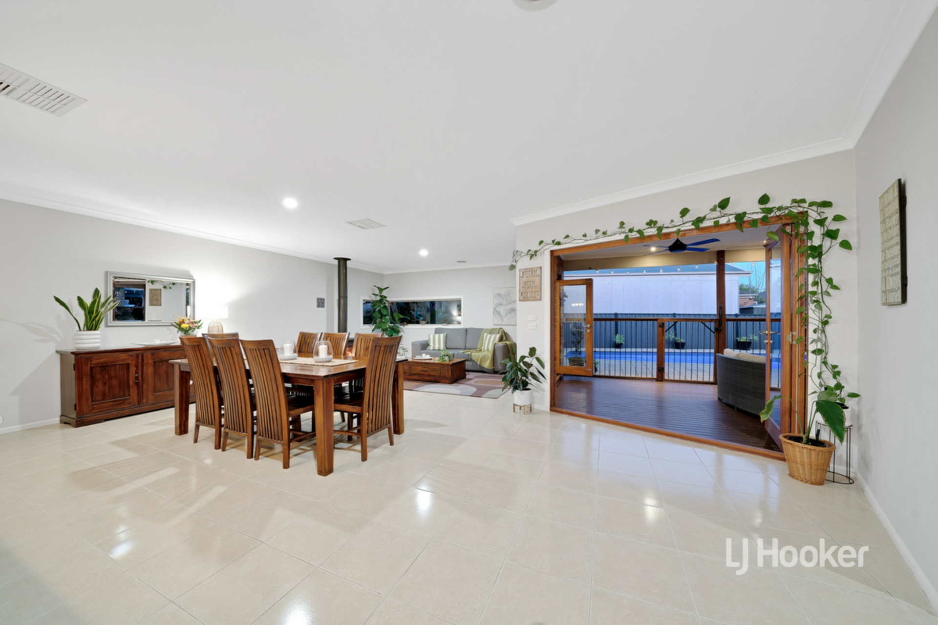 25 Peppertree Drive, POINT COOK