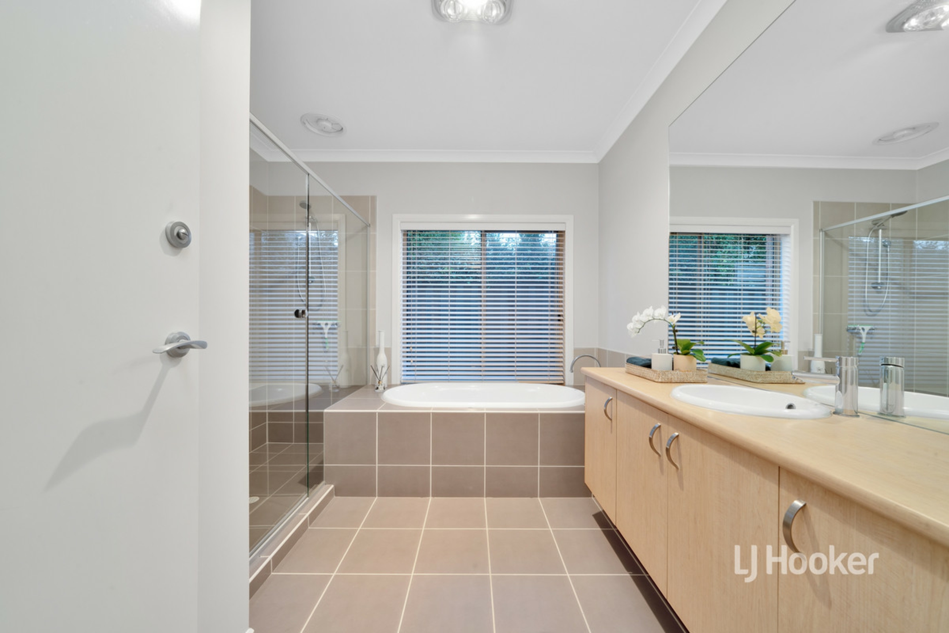 25 Peppertree Drive, POINT COOK