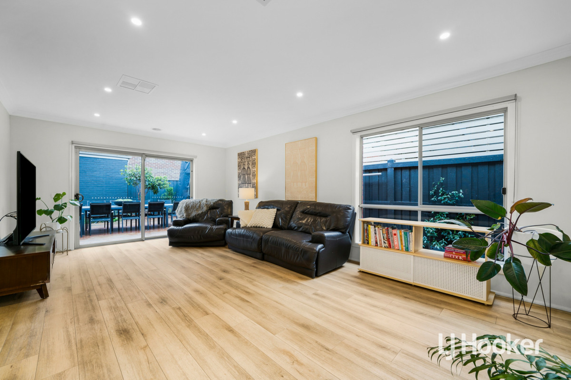 90 Fongeo Drive, POINT COOK
