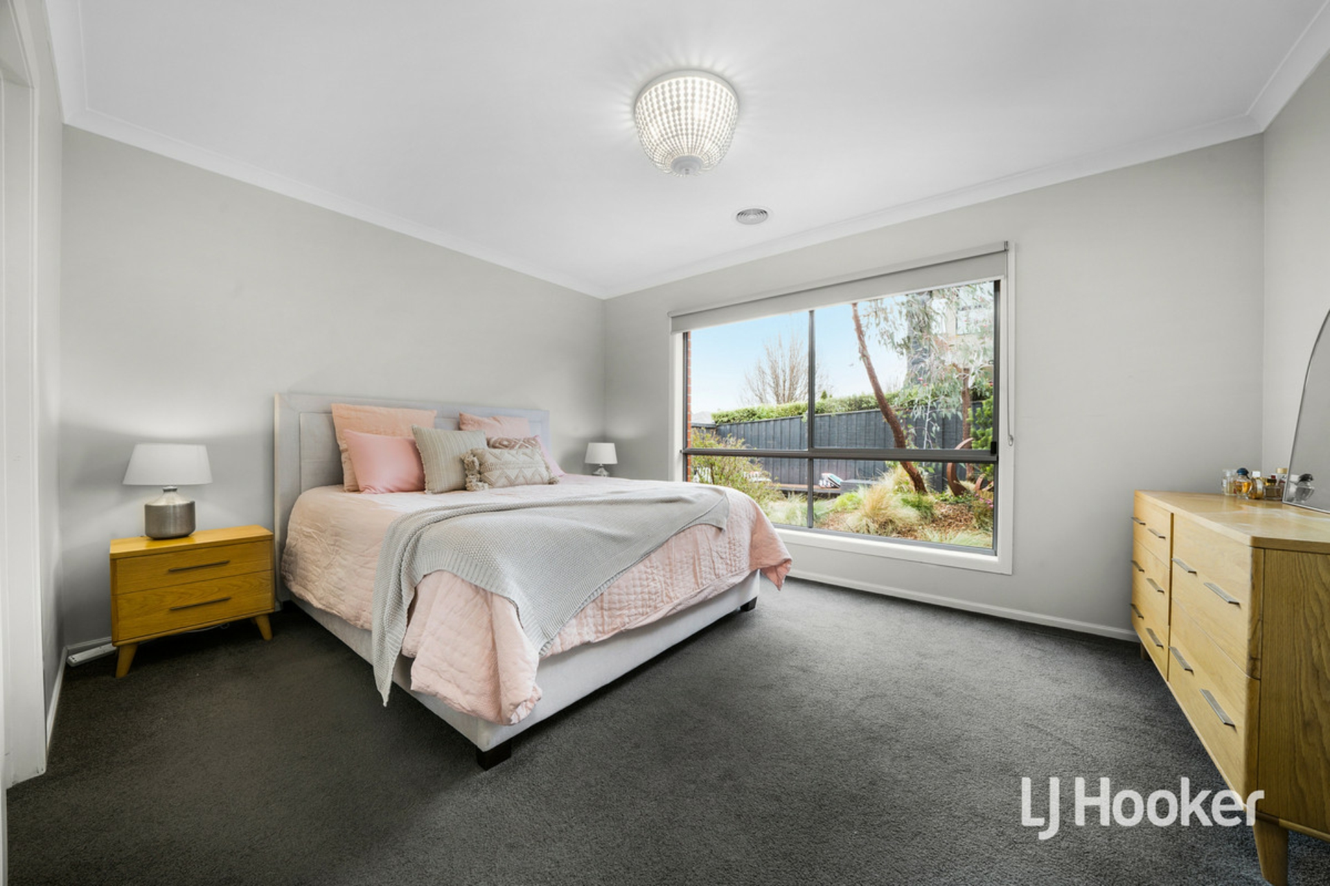 90 Fongeo Drive, POINT COOK