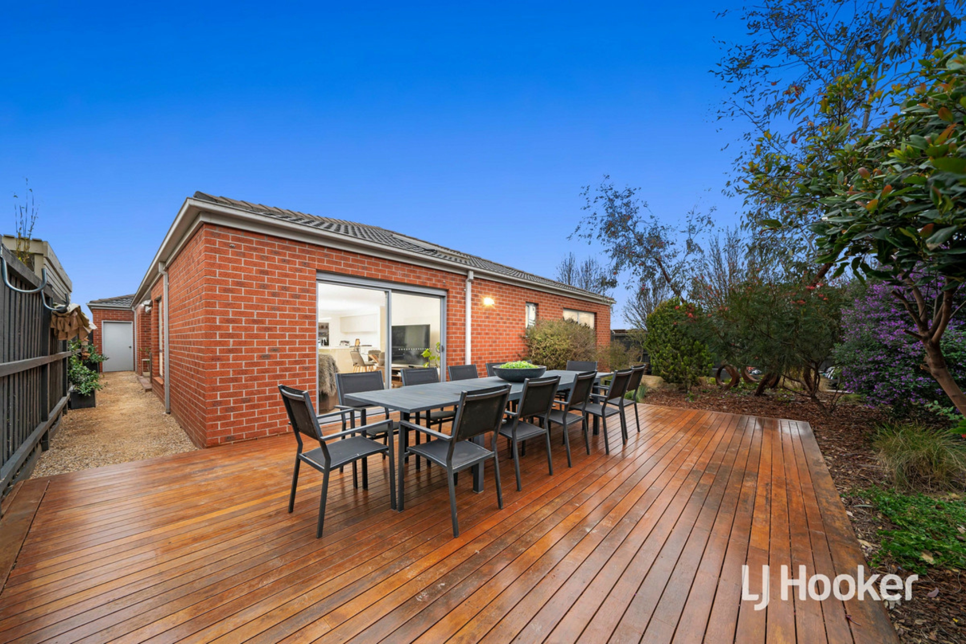 90 Fongeo Drive, POINT COOK