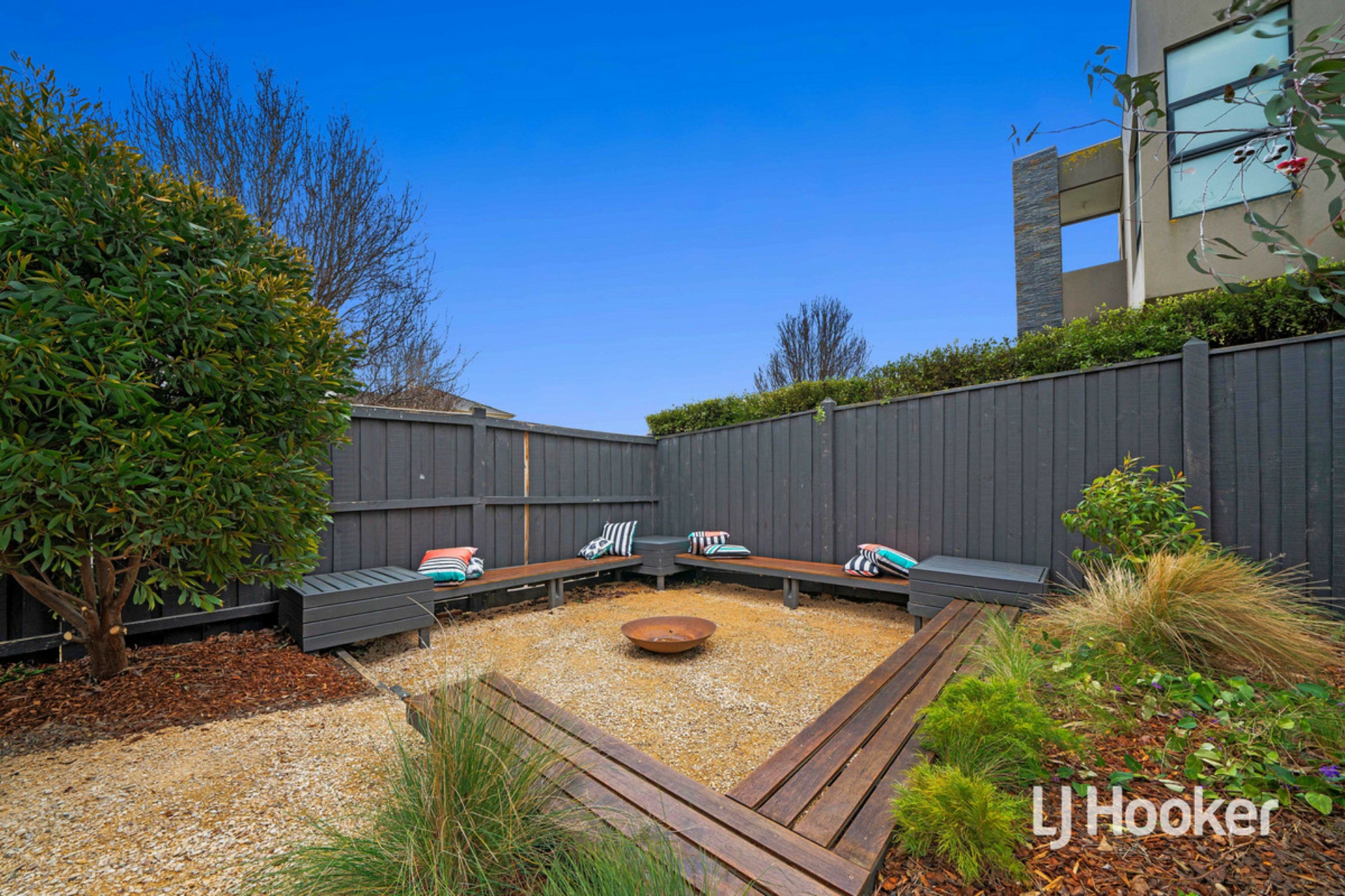 90 Fongeo Drive, POINT COOK