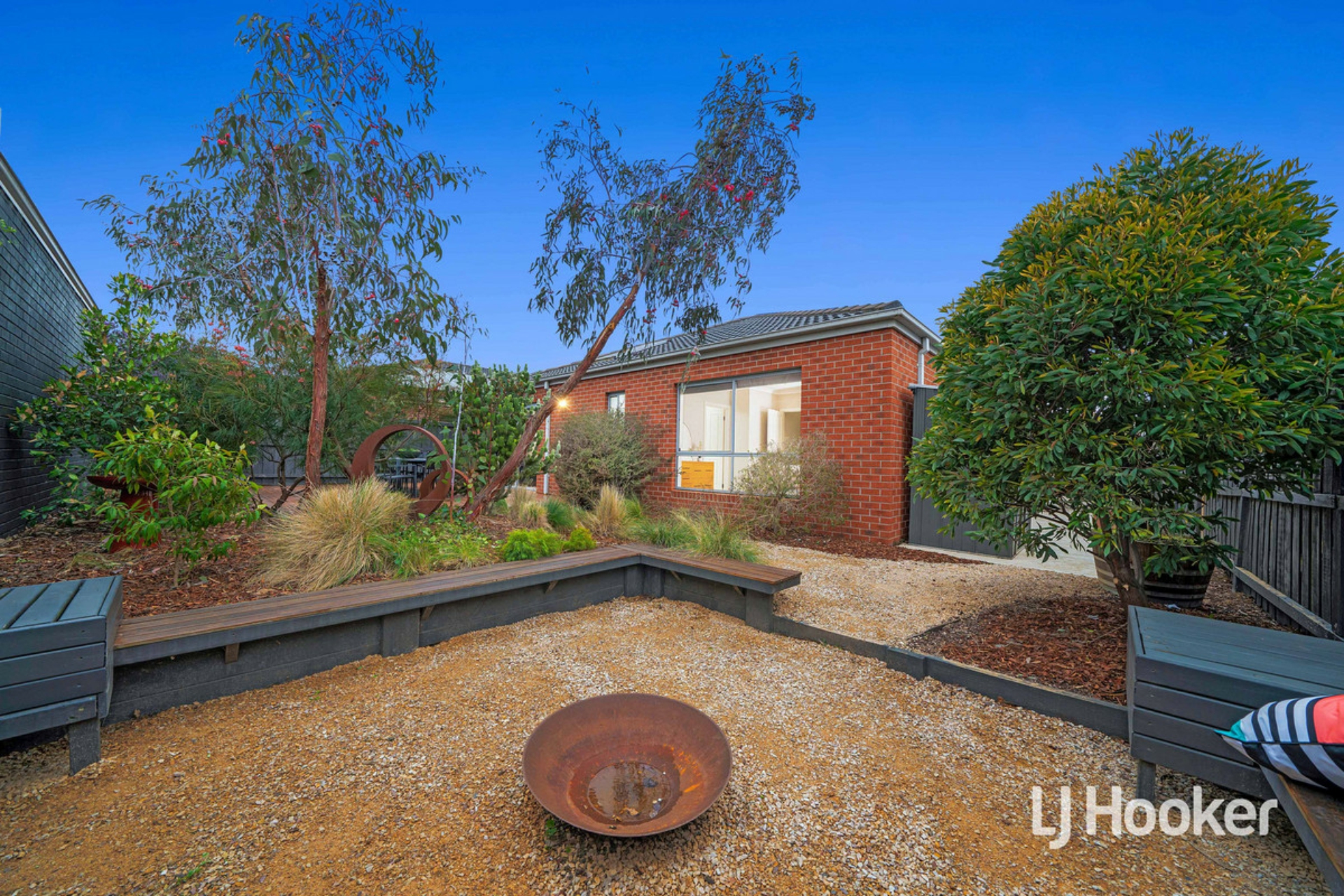 90 Fongeo Drive, POINT COOK