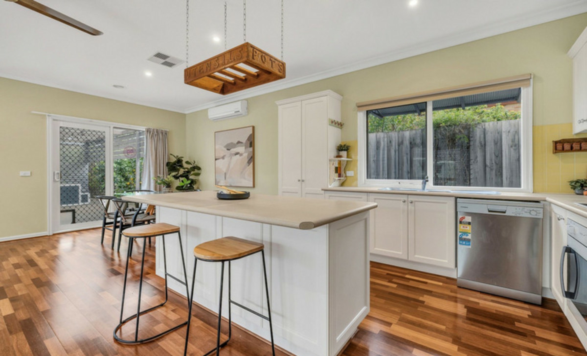 30 Beaumont Drive, POINT COOK