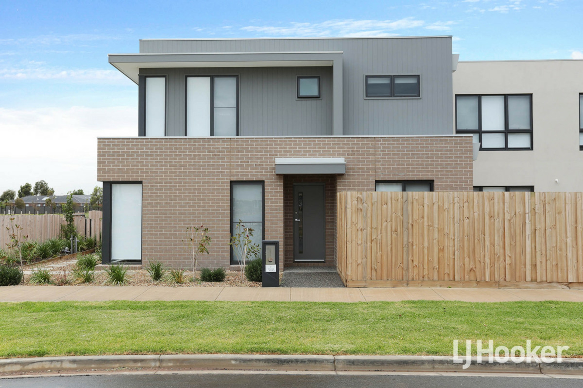 2 Sullivan Walk, POINT COOK