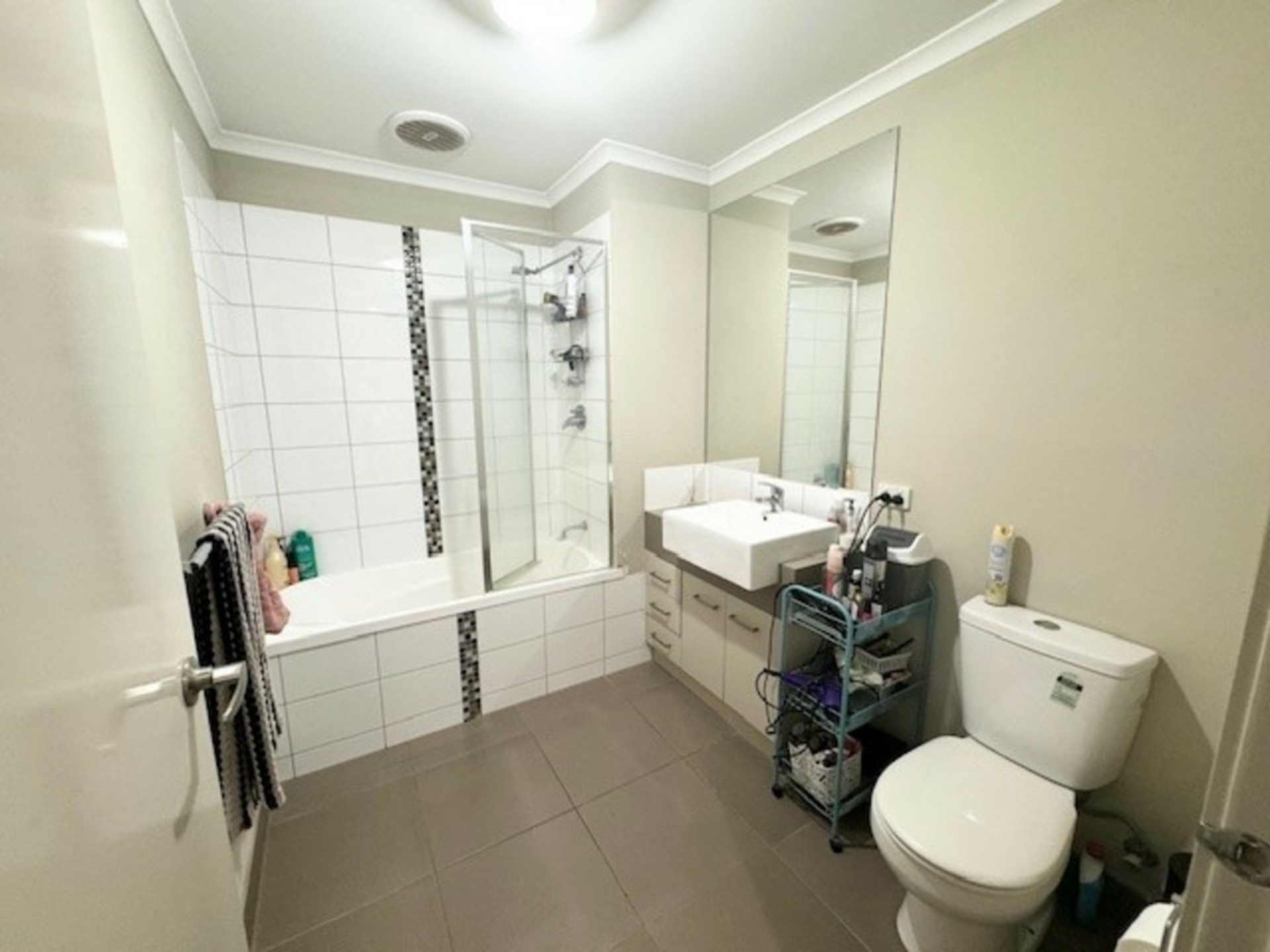 2/181 Riversdale Drive, TARNEIT