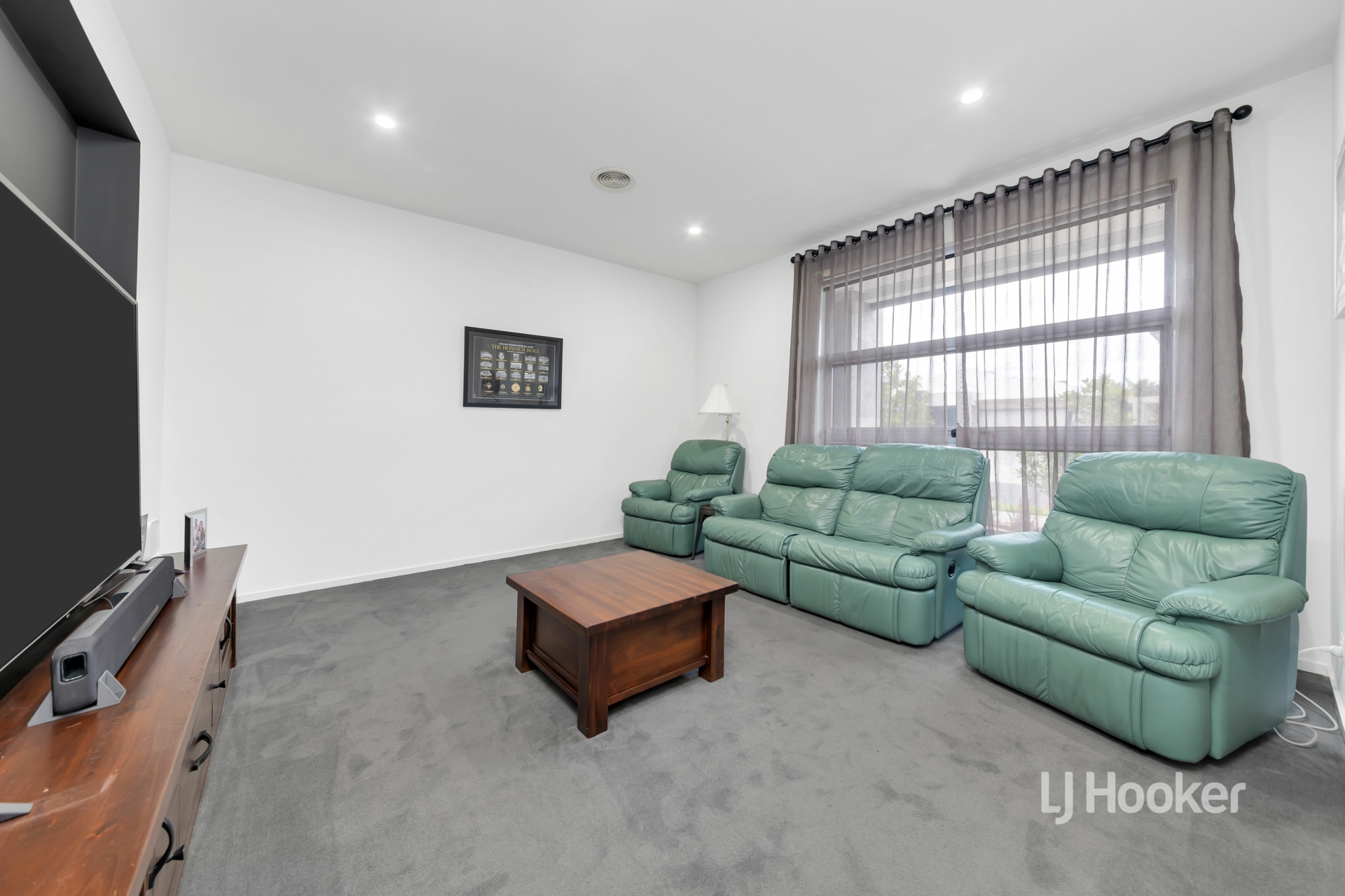 27 Liverpool Street, POINT COOK